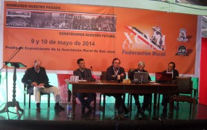 El Intendente de San José, José Falero, y su equipo explican la medida cautelar en el 97o. Congreso de la Federación Rural.