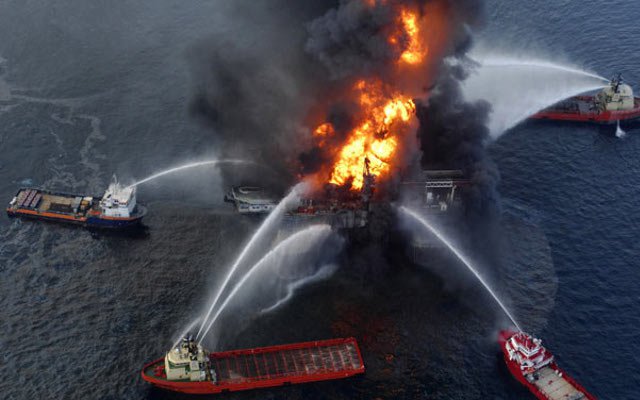 Explosión y derrame de la plataforma "Deepwater Horizon" operada por BP en el Golfo de México.